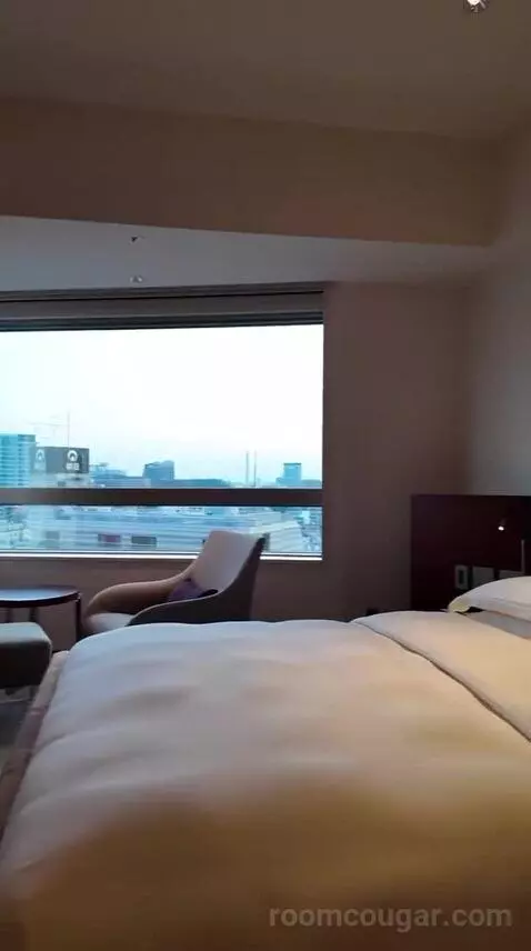 King Room - Club Access (#906) bed picture #7
