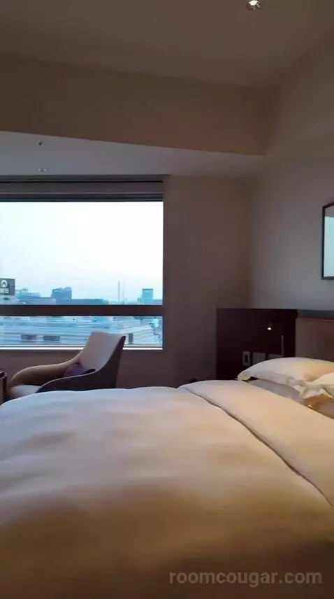 King Room - Club Access (#906) bed picture #9
