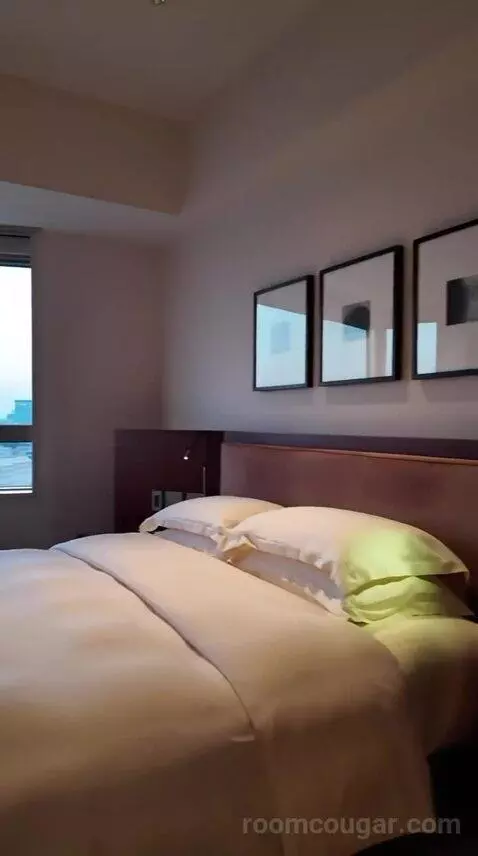 King Room - Club Access (#906) bed picture #11