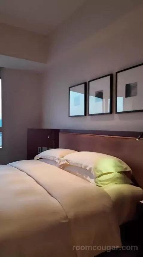 King Room - Club Access (#906) bed picture #12
