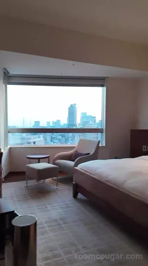 King Room - Club Access (#906) bed picture #1