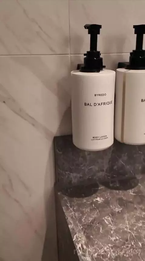 1 King Classic (#1817) bathroom picture #2
