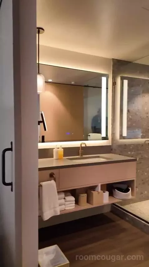 King Room with Partial Ocean View (#412) bathroom picture #3