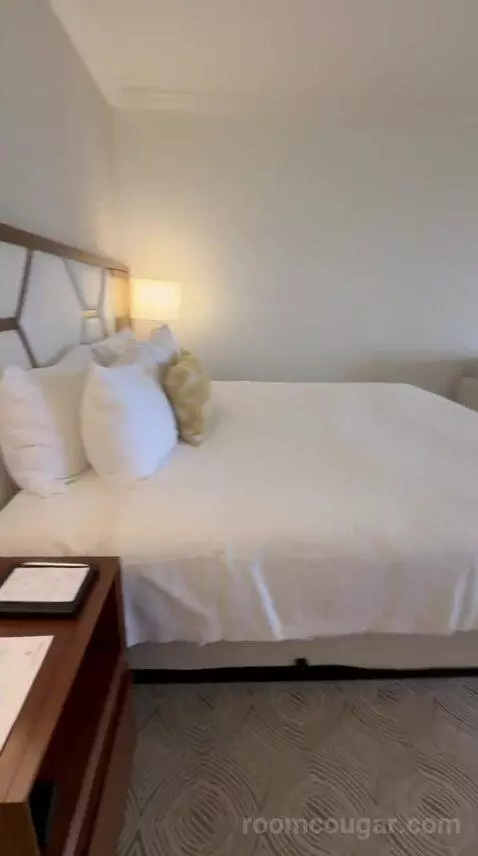 King Room with Ocean View (#2014) bed picture #2