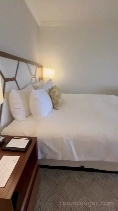 King Room with Ocean View (#2014) bed picture #3