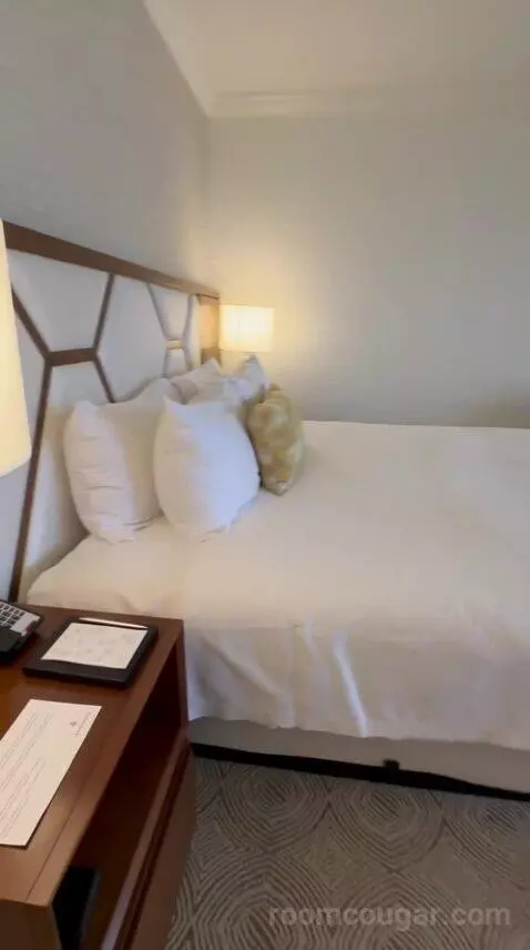 King Room with Ocean View (#2014) bed picture #4