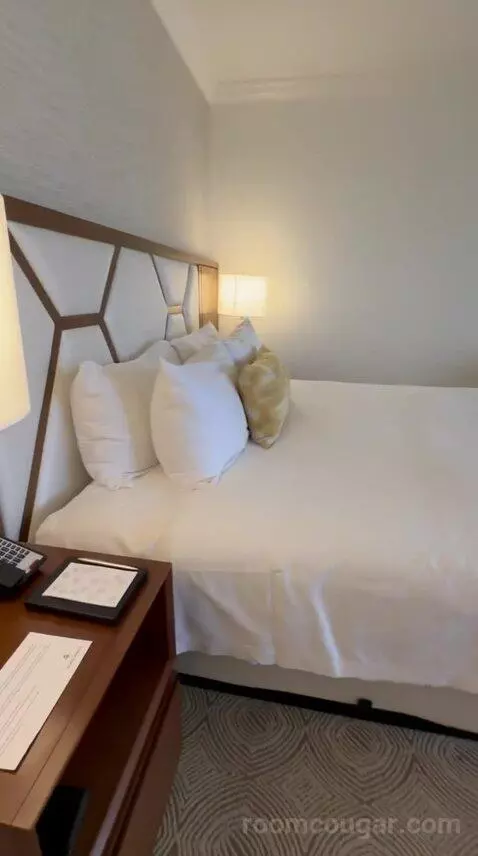 King Room with Ocean View (#2014) bed picture #5