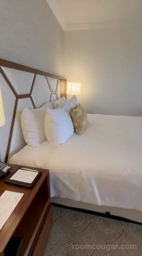King Room with Ocean View (#2014) bed picture #6