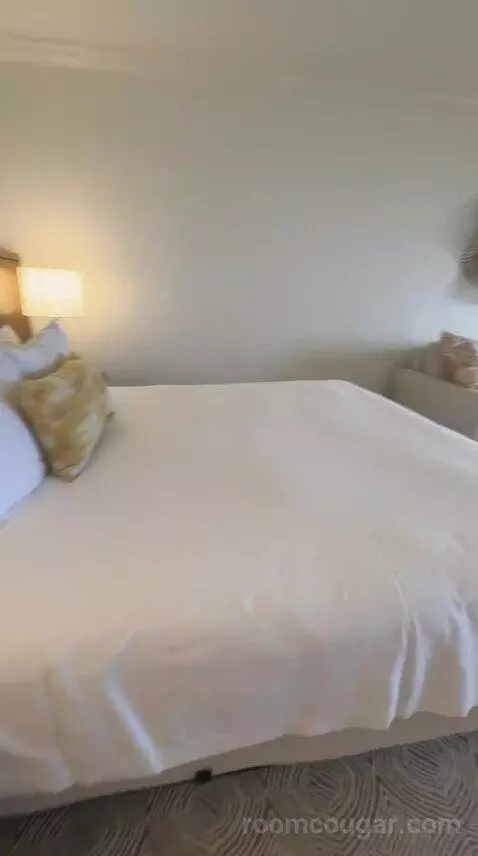 King Room with Ocean View (#2014) bed picture #7