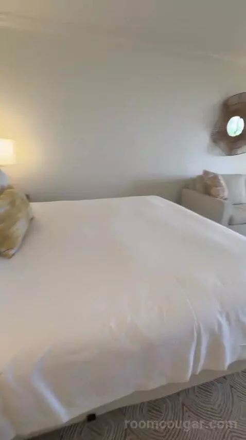 King Room with Ocean View (#2014) bed picture #8