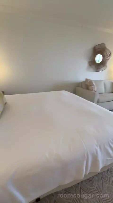 King Room with Ocean View (#2014) bed picture #9