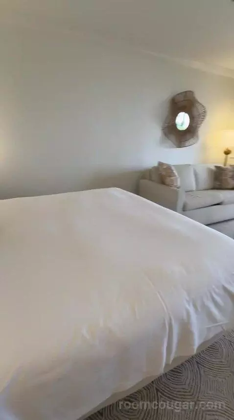 King Room with Ocean View (#2014) bed picture #10