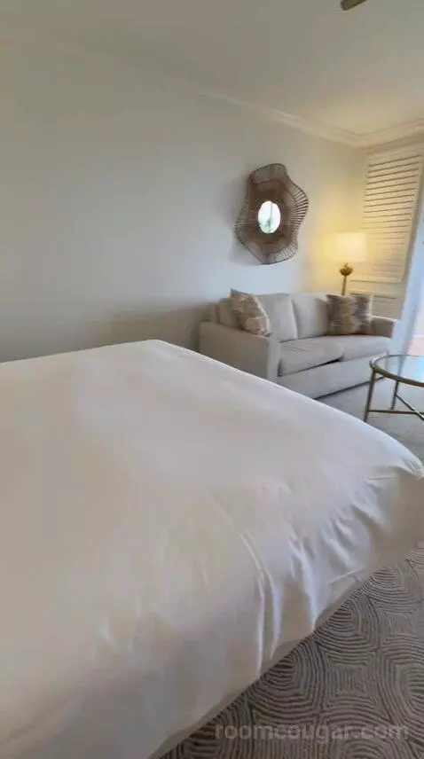 King Room with Ocean View (#2014) bed picture #12