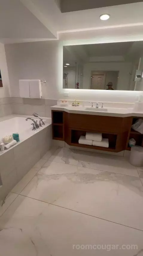 King Room with Ocean View (#2014) bathroom picture #5