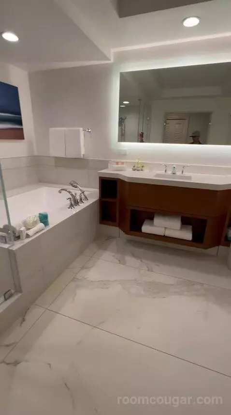 King Room with Ocean View (#2014) bathroom picture #6