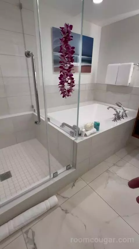 King Room with Ocean View (#2014) bathroom picture #8