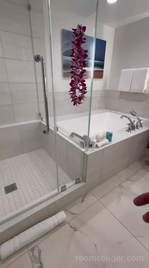 King Room with Ocean View (#2014) bathroom picture #9