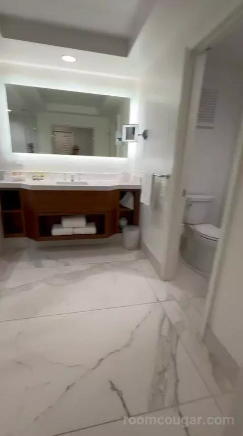 King Room with Ocean View (#2014) bathroom picture #12