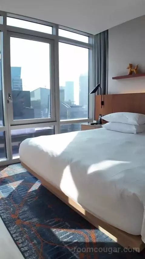 King Suite with Skyline View - High Floor (#4804) bed picture #9