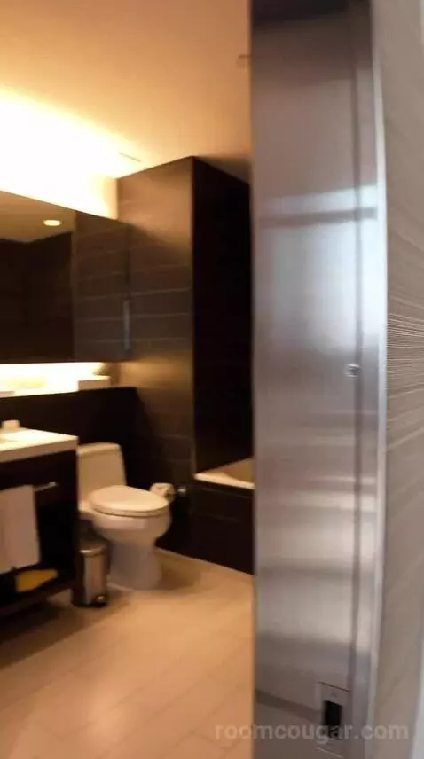 King Suite with Skyline View - High Floor (#4804) bathroom picture #3