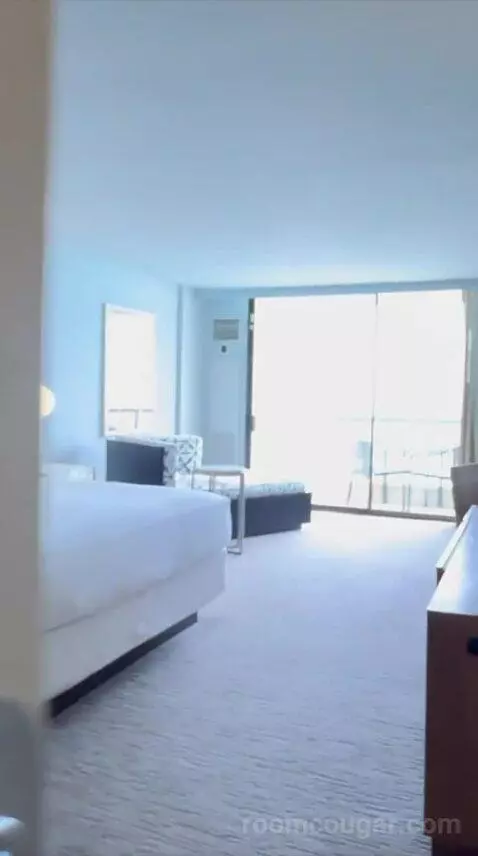 King Room with Ocean View - High Floor (#1760) bed picture #2