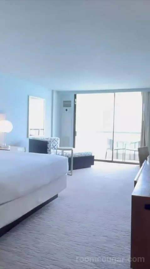 King Room with Ocean View - High Floor (#1760) bed picture #3