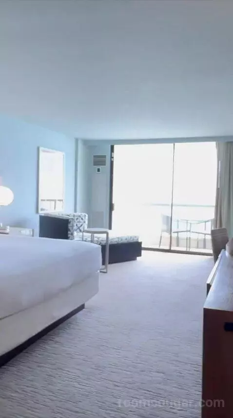 King Room with Ocean View - High Floor (#1760) bed picture #4