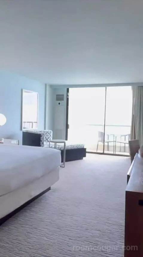 King Room with Ocean View - High Floor (#1760) bed picture #5