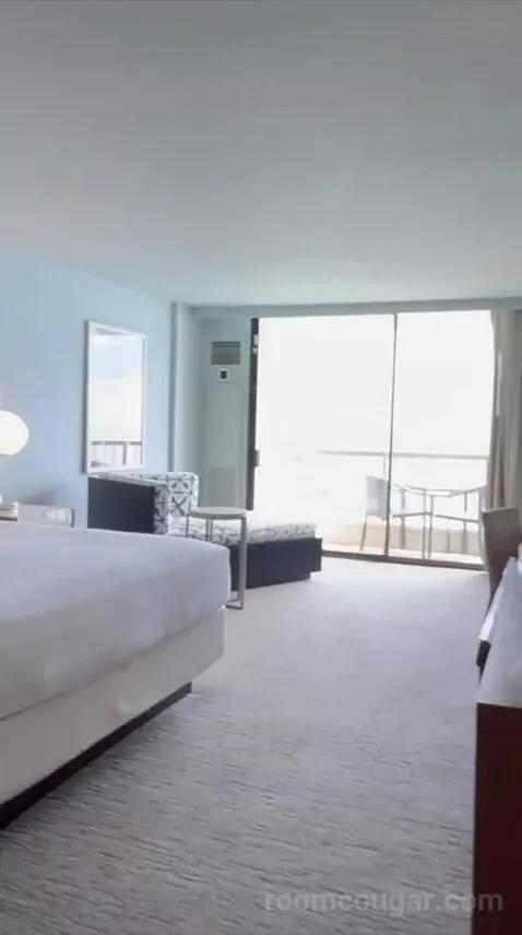 King Room with Ocean View - High Floor (#1760) bed picture #6
