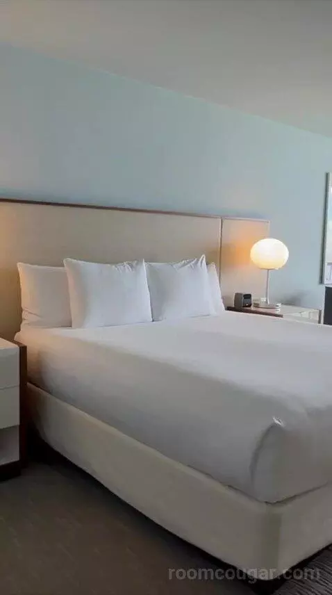King Room with Ocean View - High Floor (#1760) bed picture #7