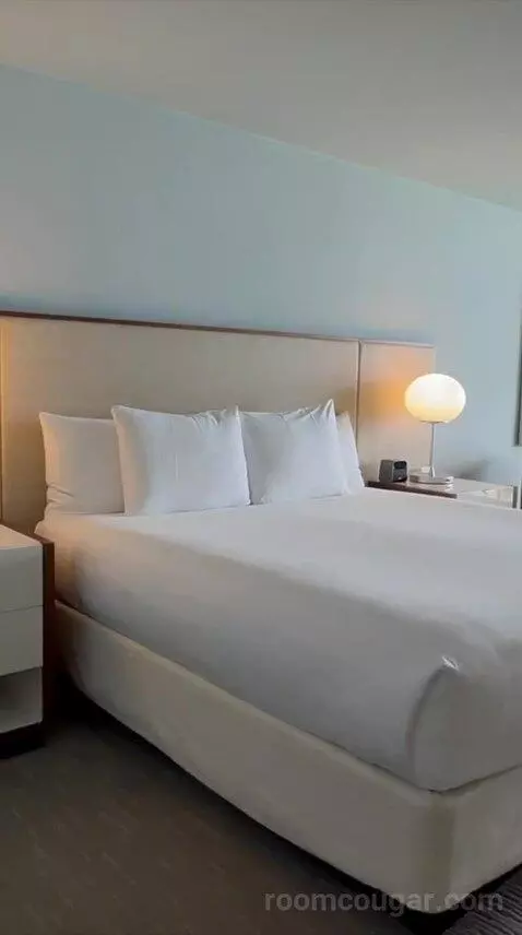 King Room with Ocean View - High Floor (#1760) bed picture #8