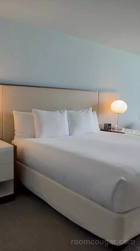 King Room with Ocean View - High Floor (#1760) bed picture #9