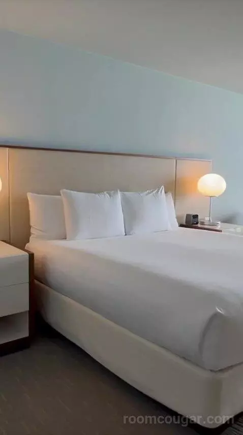King Room with Ocean View - High Floor (#1760) bed picture #11