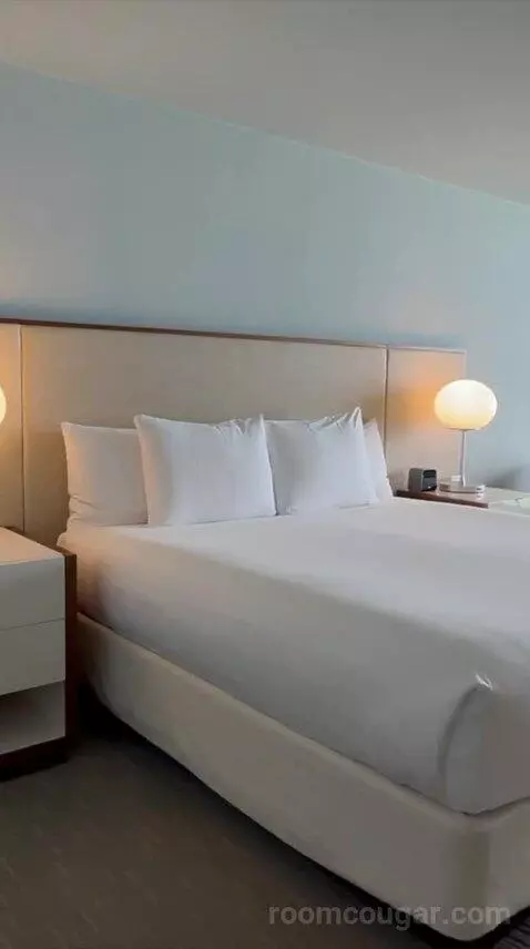 King Room with Ocean View - High Floor (#1760) bed picture #12