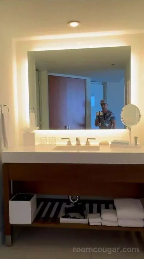 King Room with Ocean View - High Floor (#1760) bathroom picture #1