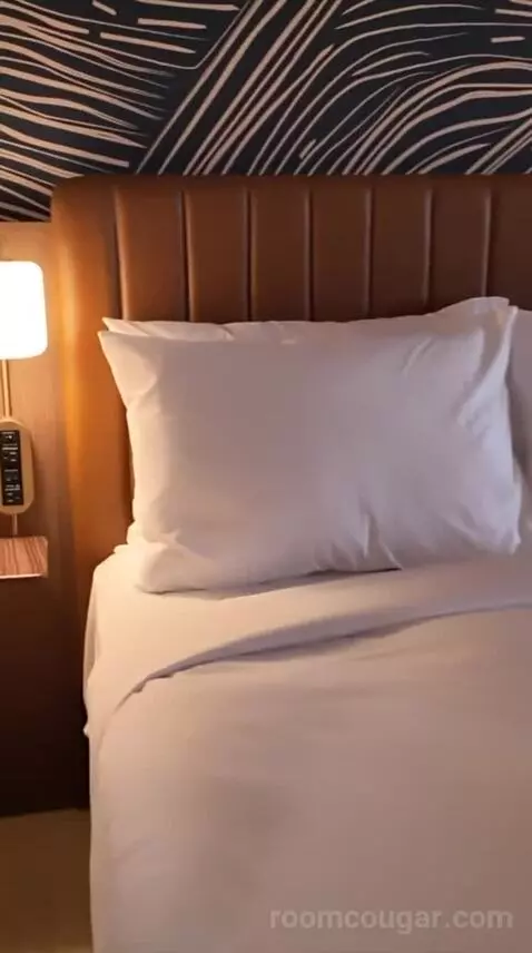 Queen Room with Two Queen Beds (#355) bed picture #4
