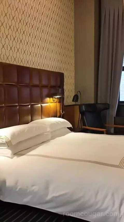 Premium King Room (#54) bed picture #2