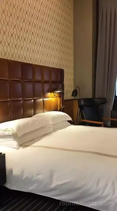 Premium King Room (#54) bed picture #4