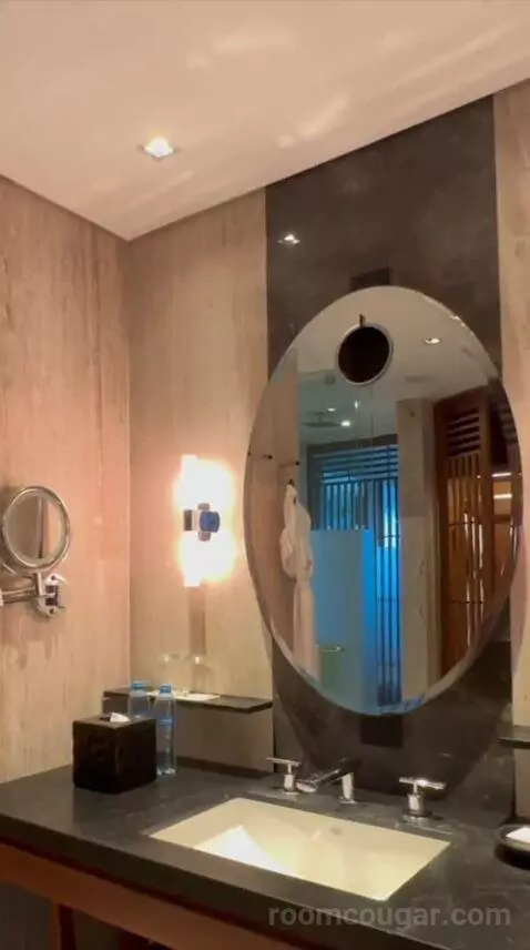 King Room with Balcony (#228) bathroom picture #3