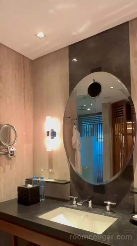King Room with Balcony (#228) bathroom picture #4