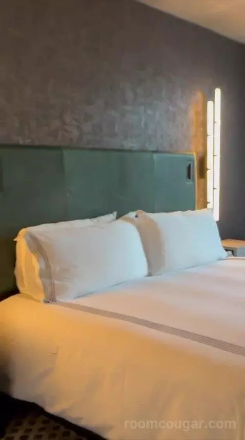 King Room (#615) bed picture #1