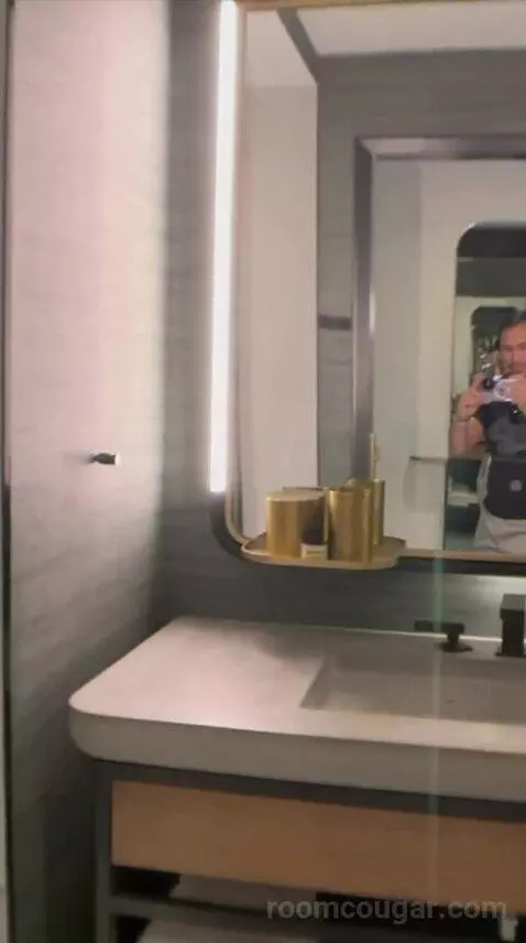 King Room (#615) bathroom picture #2