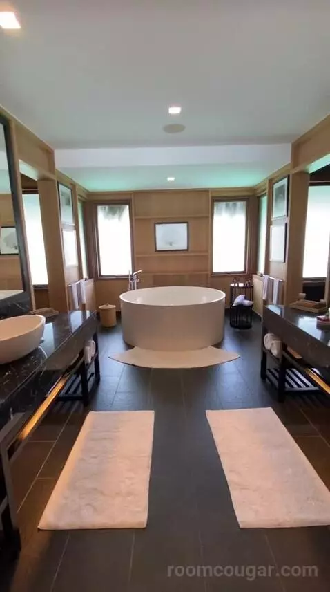 King Overwater Villa (#337) bathroom picture #4