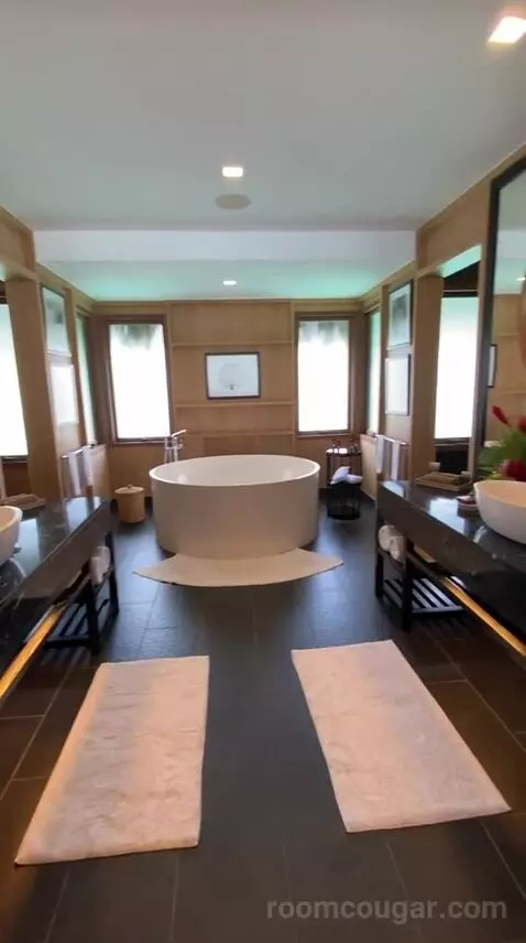 King Overwater Villa (#337) bathroom picture #6