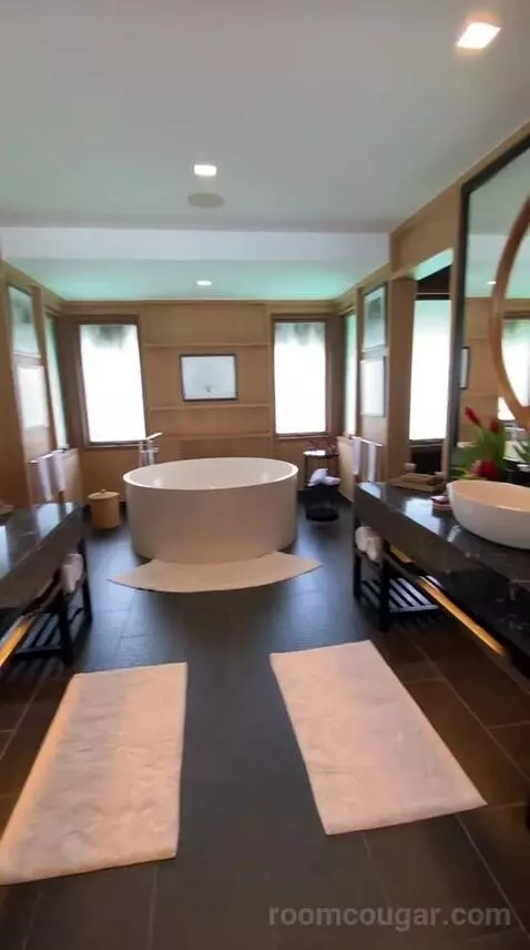 King Overwater Villa (#337) bathroom picture #7