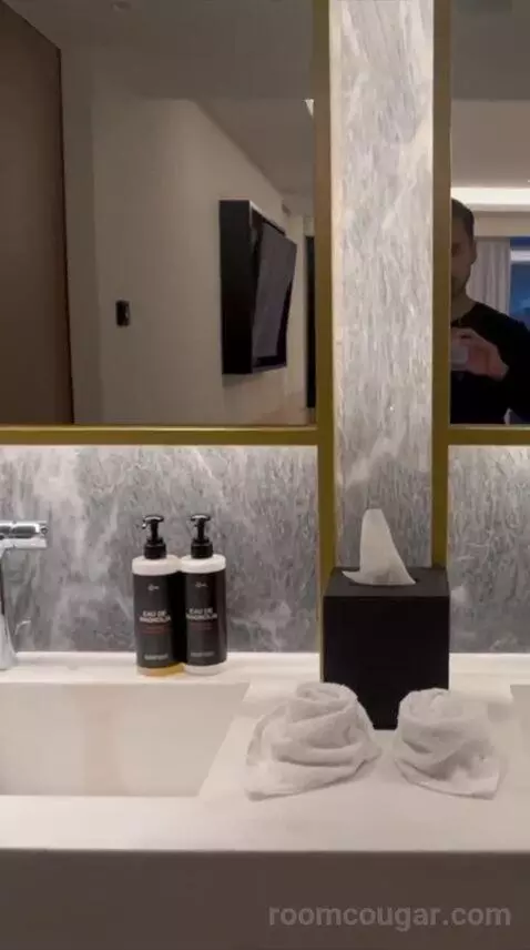 Grand King Suite with Acropolis View (#798) bathroom picture #6