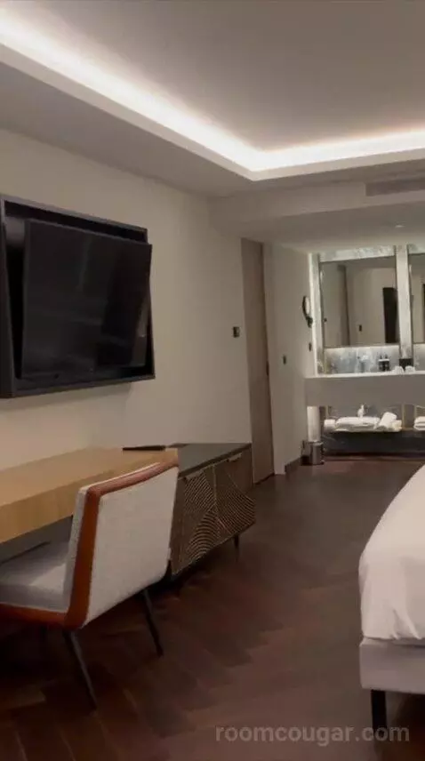 Grand King Suite with Acropolis View (#798) bed picture #10