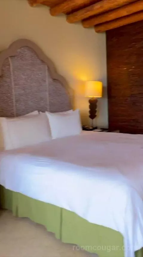 King Room with Plunge Pool and Pacific View (#511) bed picture #4