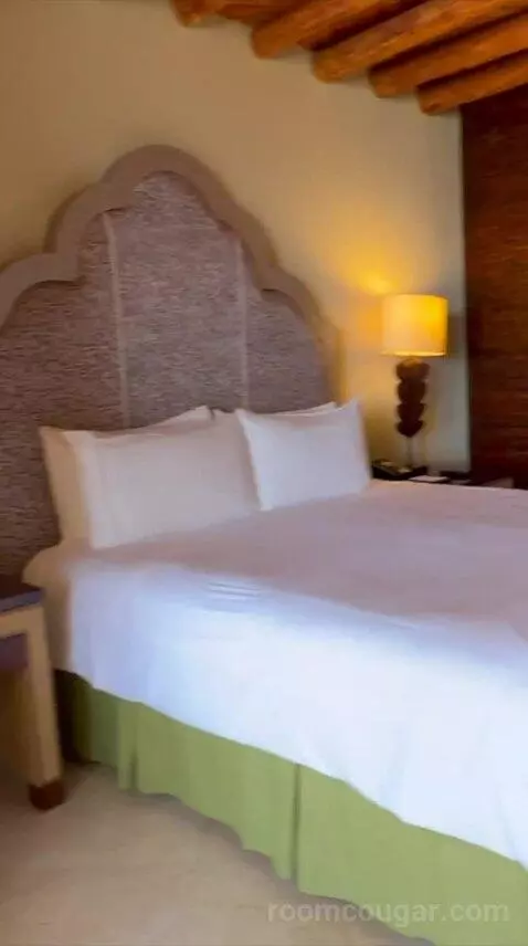 King Room with Plunge Pool and Pacific View (#511) bed picture #5