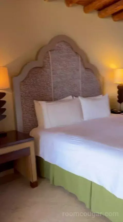 King Room with Plunge Pool and Pacific View (#511) bed picture #7